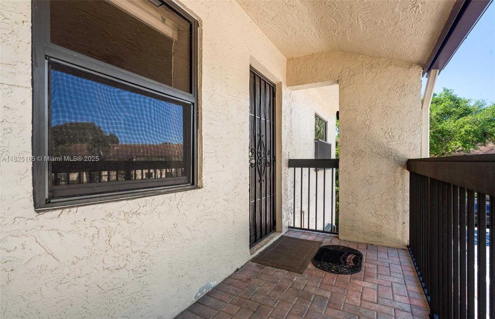 Small Image of 3059 SOUTH CARAMBOLA CIR S #2330, Coconut Creek Number 4