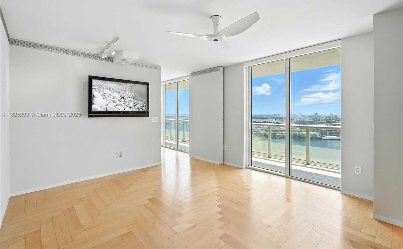 Small Image of 50 BISCAYNE BLVD #3002, Miami Number 10