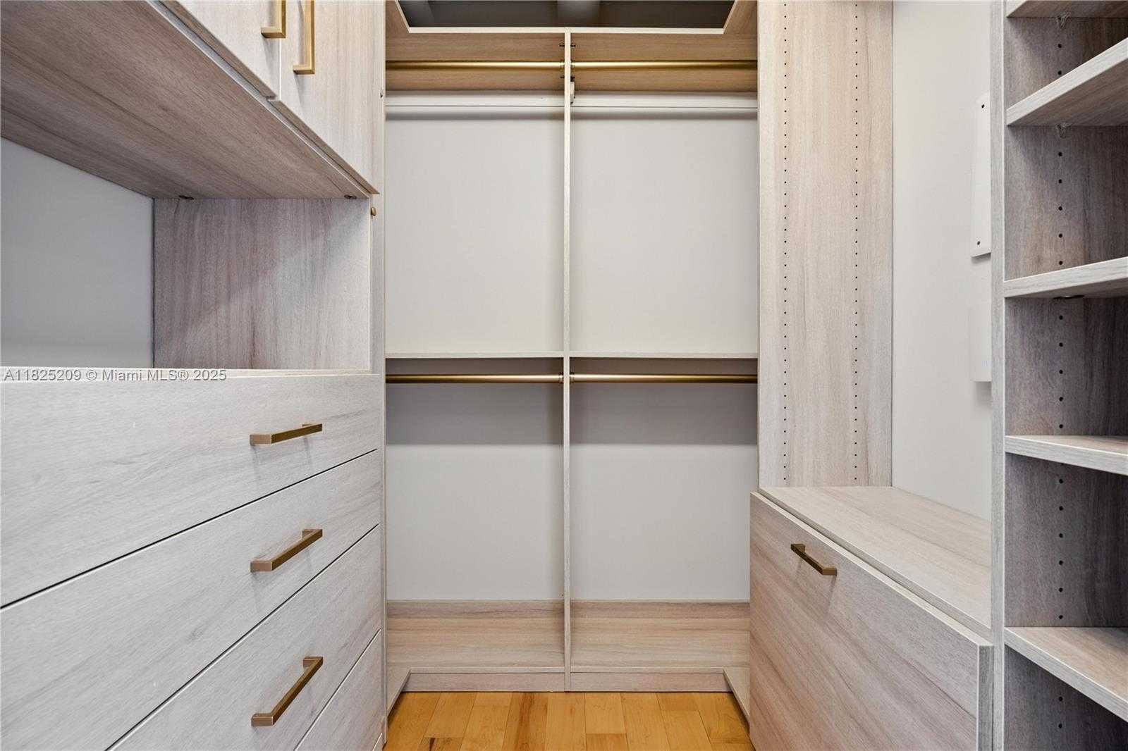 Small Image of 50 BISCAYNE BLVD #3002, Miami Number 11