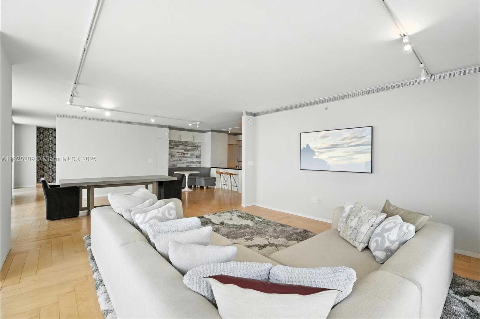 Small Image of 50 BISCAYNE BLVD #3002, Miami Number 4