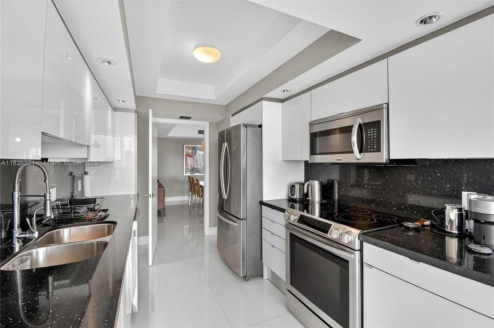 Small Image of 7000 ISLAND BLVD #1408, Aventura Number 12