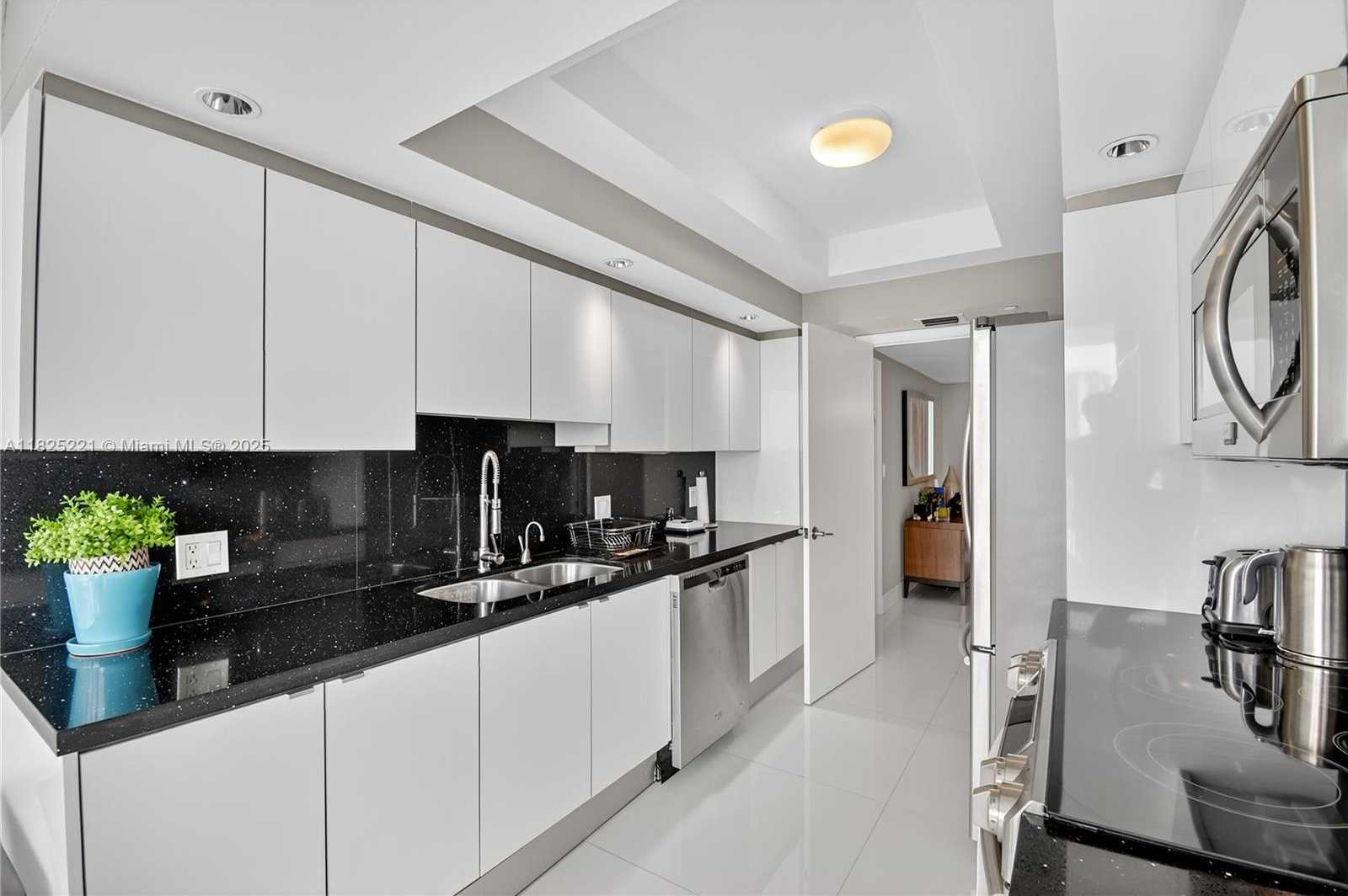 Small Image of 7000 ISLAND BLVD #1408, Aventura Number 13