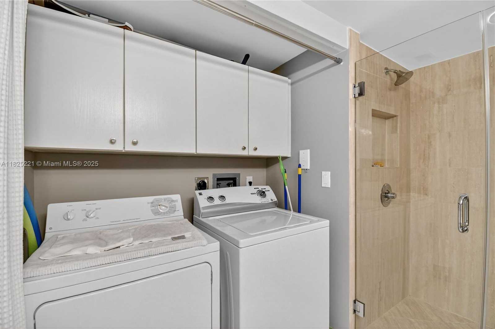 Small Image of 7000 ISLAND BLVD #1408, Aventura Number 16