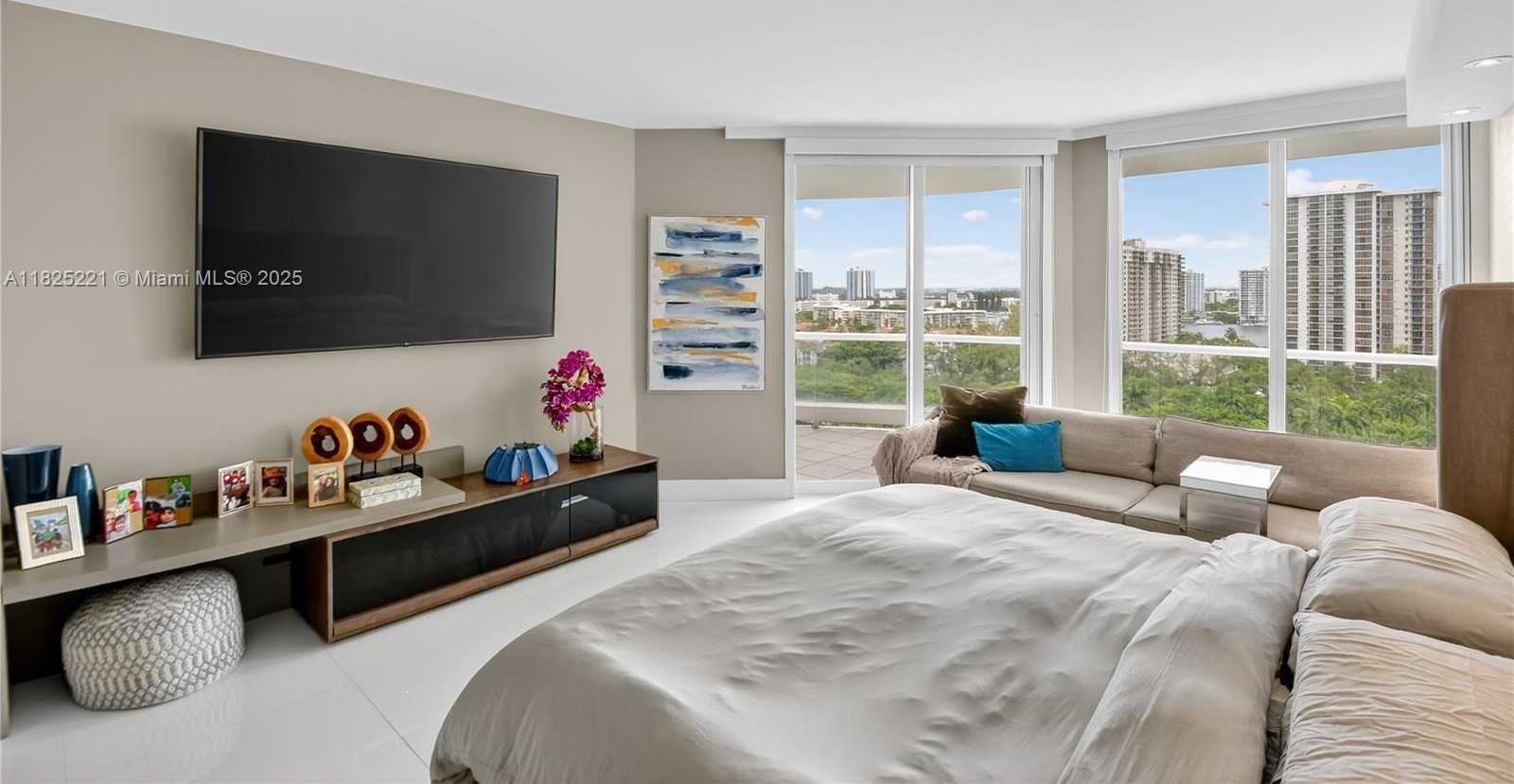 Small Image of 7000 ISLAND BLVD #1408, Aventura Number 17