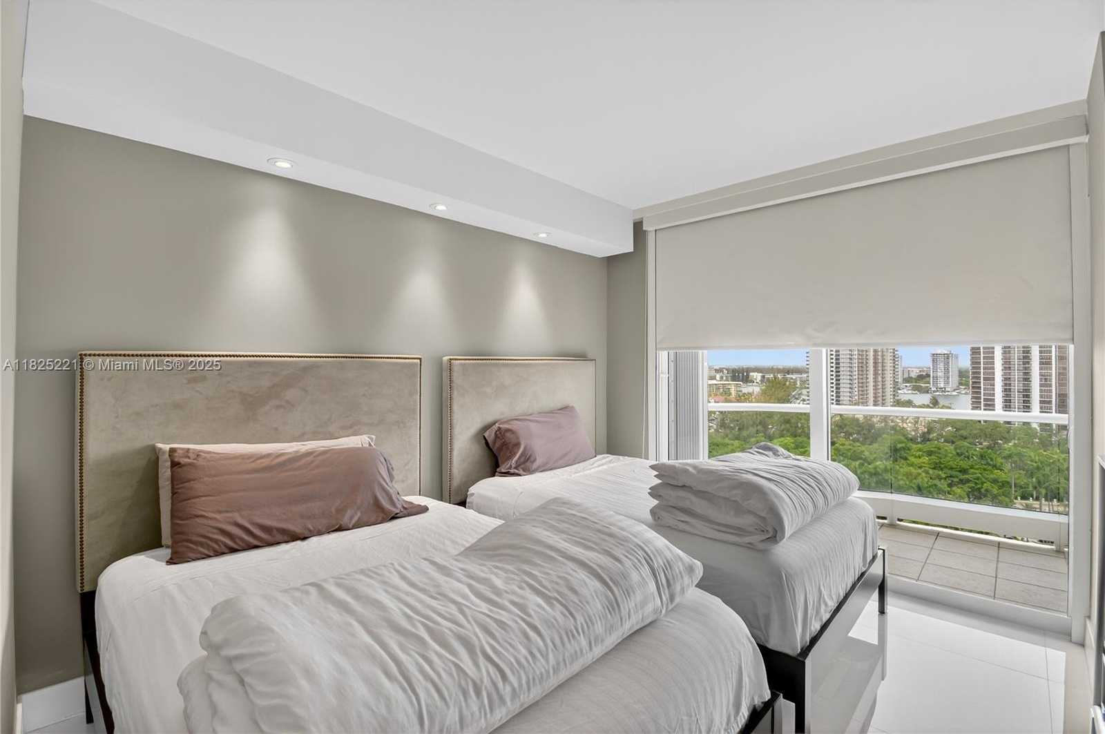 Small Image of 7000 ISLAND BLVD #1408, Aventura Number 22