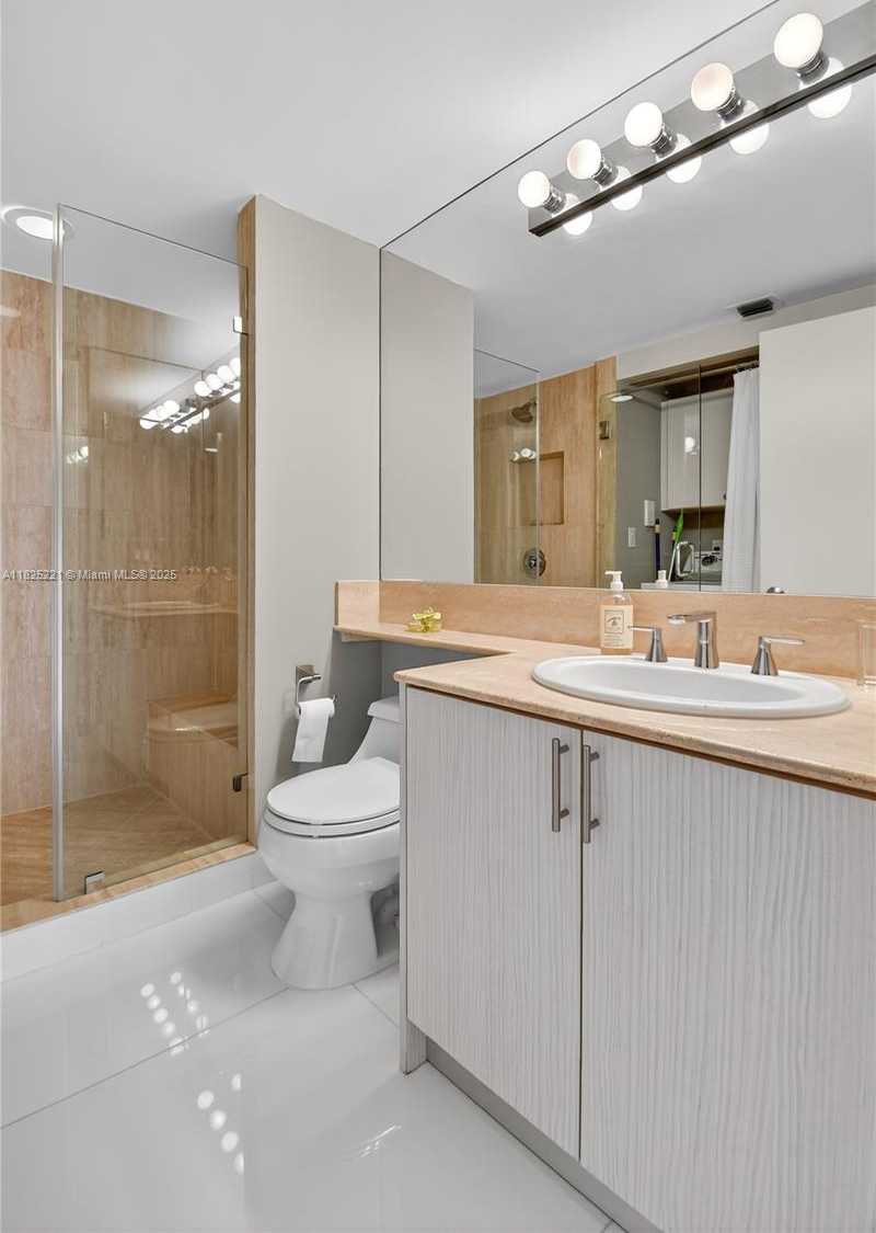 Small Image of 7000 ISLAND BLVD #1408, Aventura Number 25