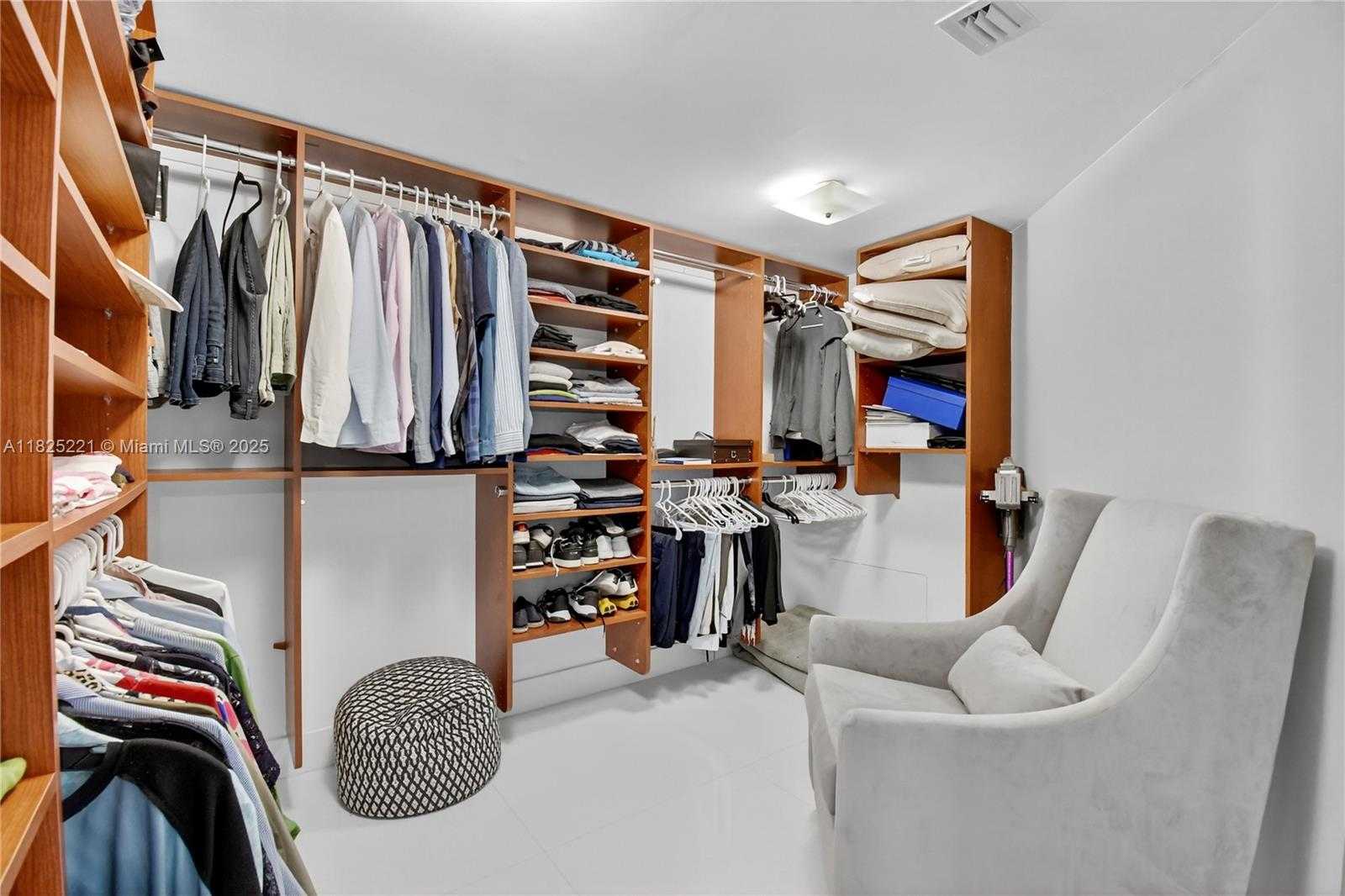 Small Image of 7000 ISLAND BLVD #1408, Aventura Number 27