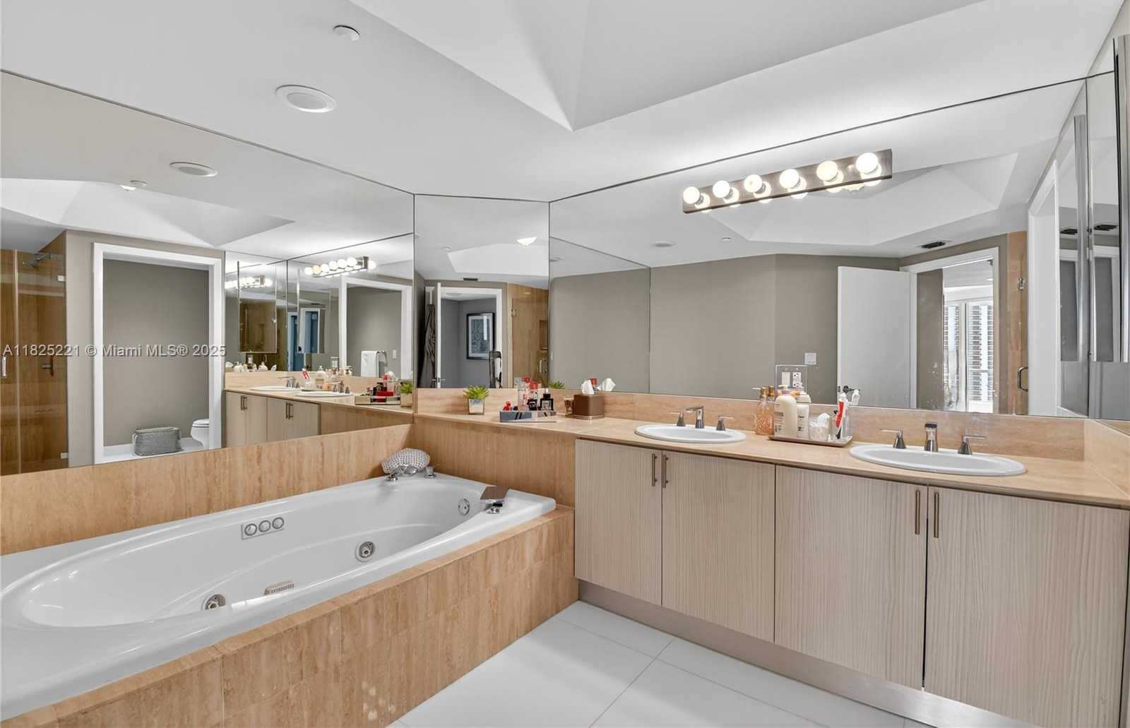 Small Image of 7000 ISLAND BLVD #1408, Aventura Number 28
