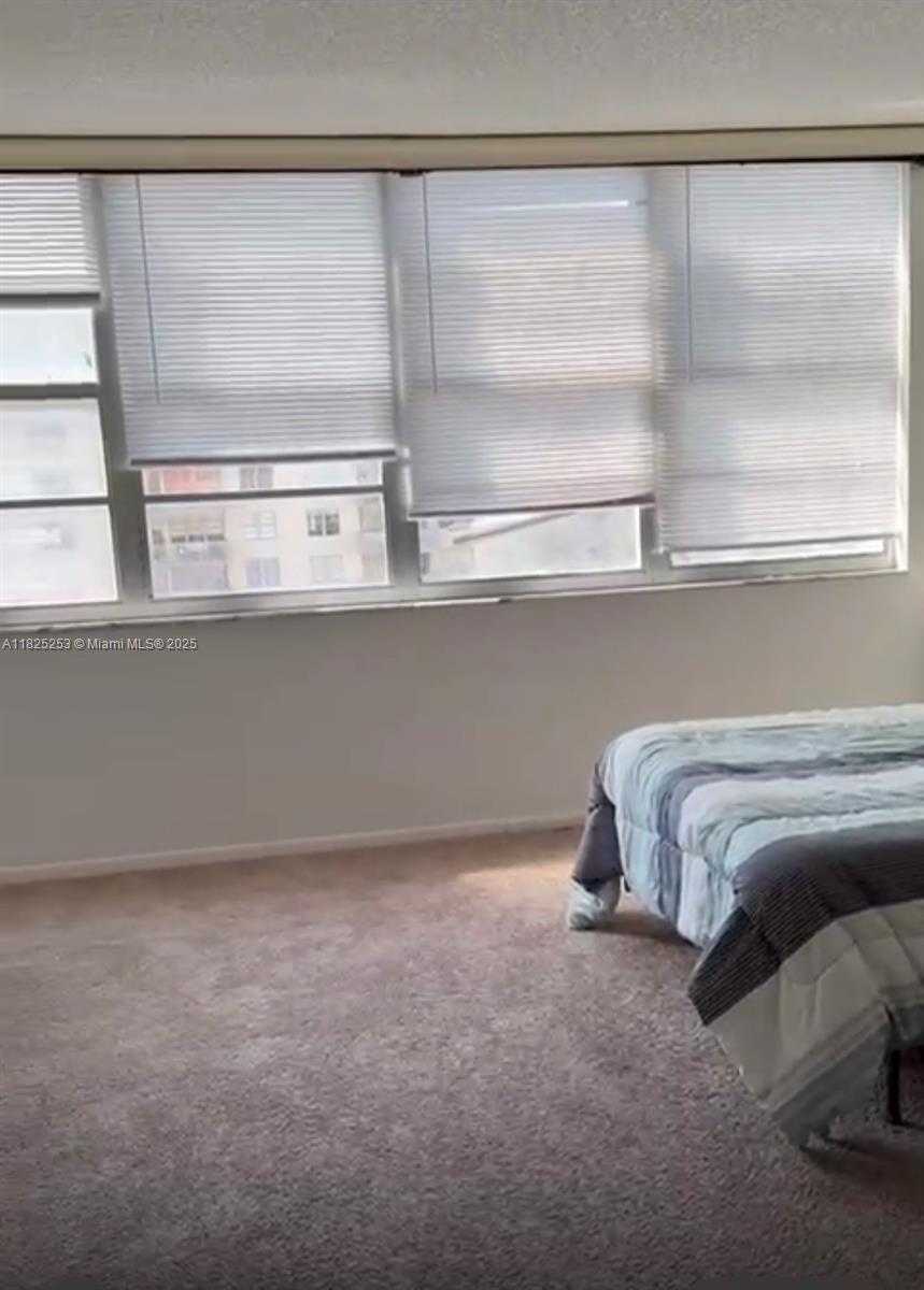 Small Image of 251 174 ST #1210, Sunny Isles Beach Number 3