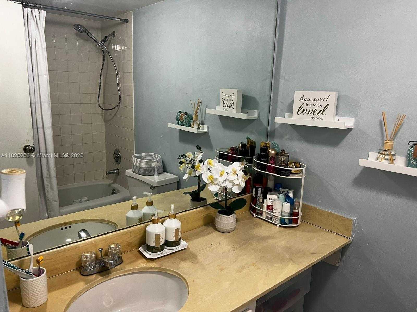 Small Image of 251 174 ST #1210, Sunny Isles Beach Number 7