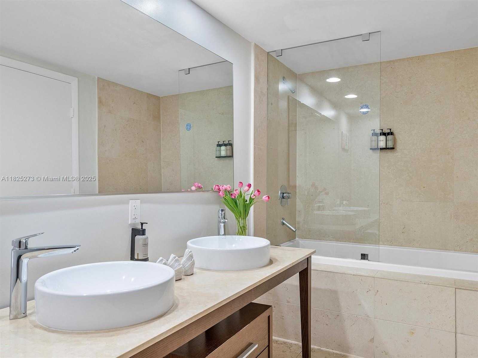 Small Image of 485 BRICKELL AVE #2501, Miami Number 11