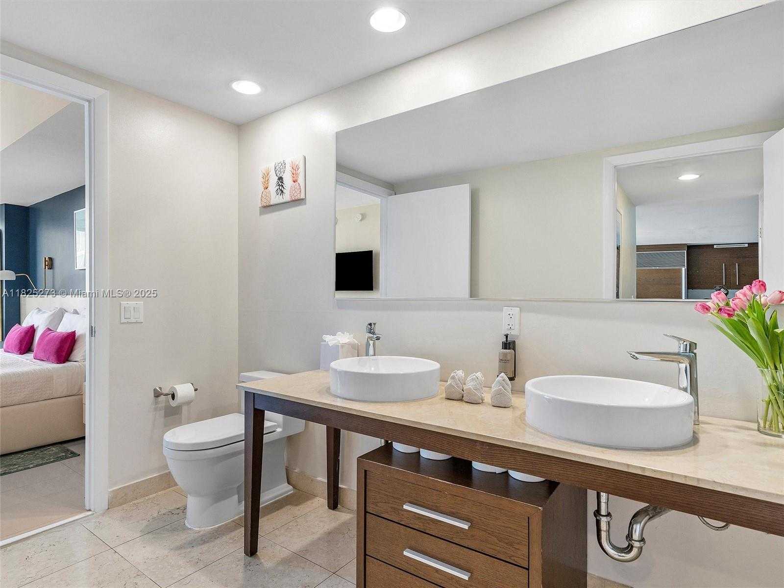 Small Image of 485 BRICKELL AVE #2501, Miami Number 13