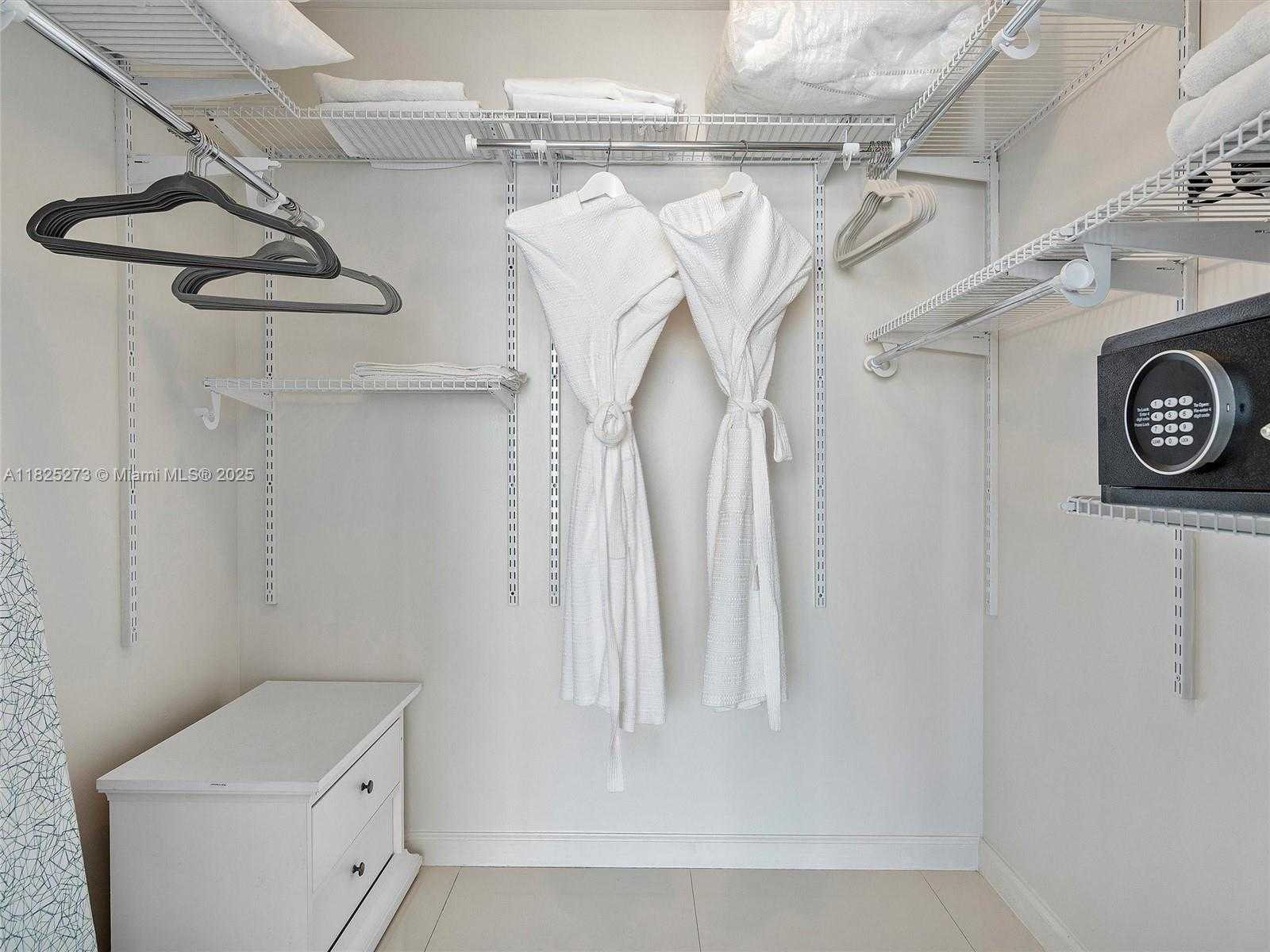 Small Image of 485 BRICKELL AVE #2501, Miami Number 21