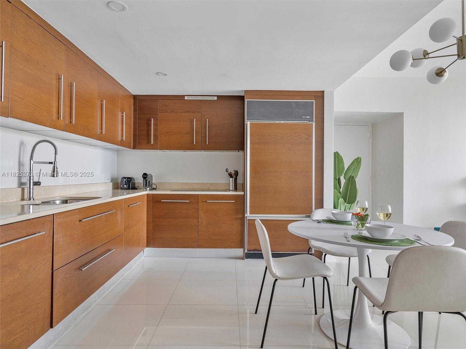 Small Image of 485 BRICKELL AVE #2501, Miami Number 3