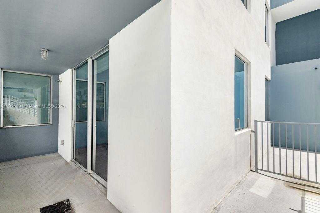 Small Image of 3339 VIRGINIA ST #205, Miami Number 10