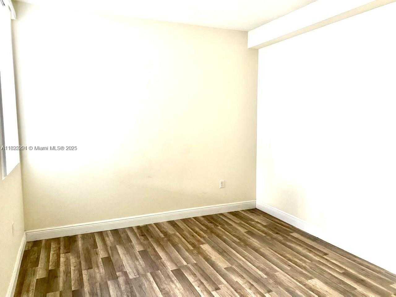 Small Image of 3339 VIRGINIA ST #205, Miami Number 5