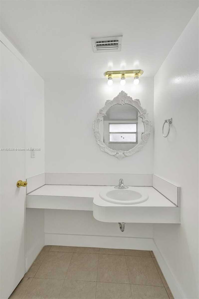 Small Image of 1750 NORTH EAST 191ST ST #106-1, Miami Number 10