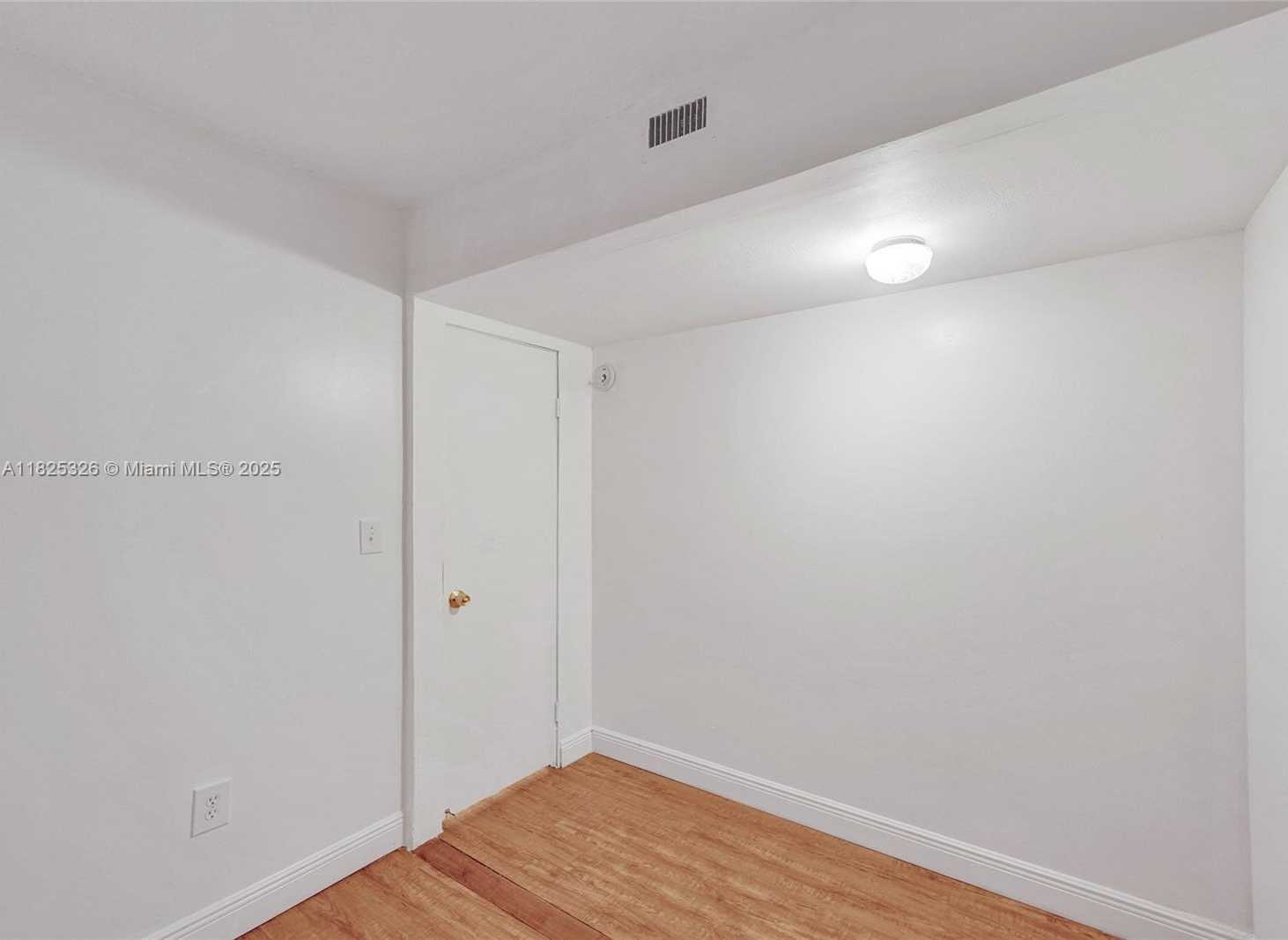Small Image of 1750 NORTH EAST 191ST ST #106-1, Miami Number 14