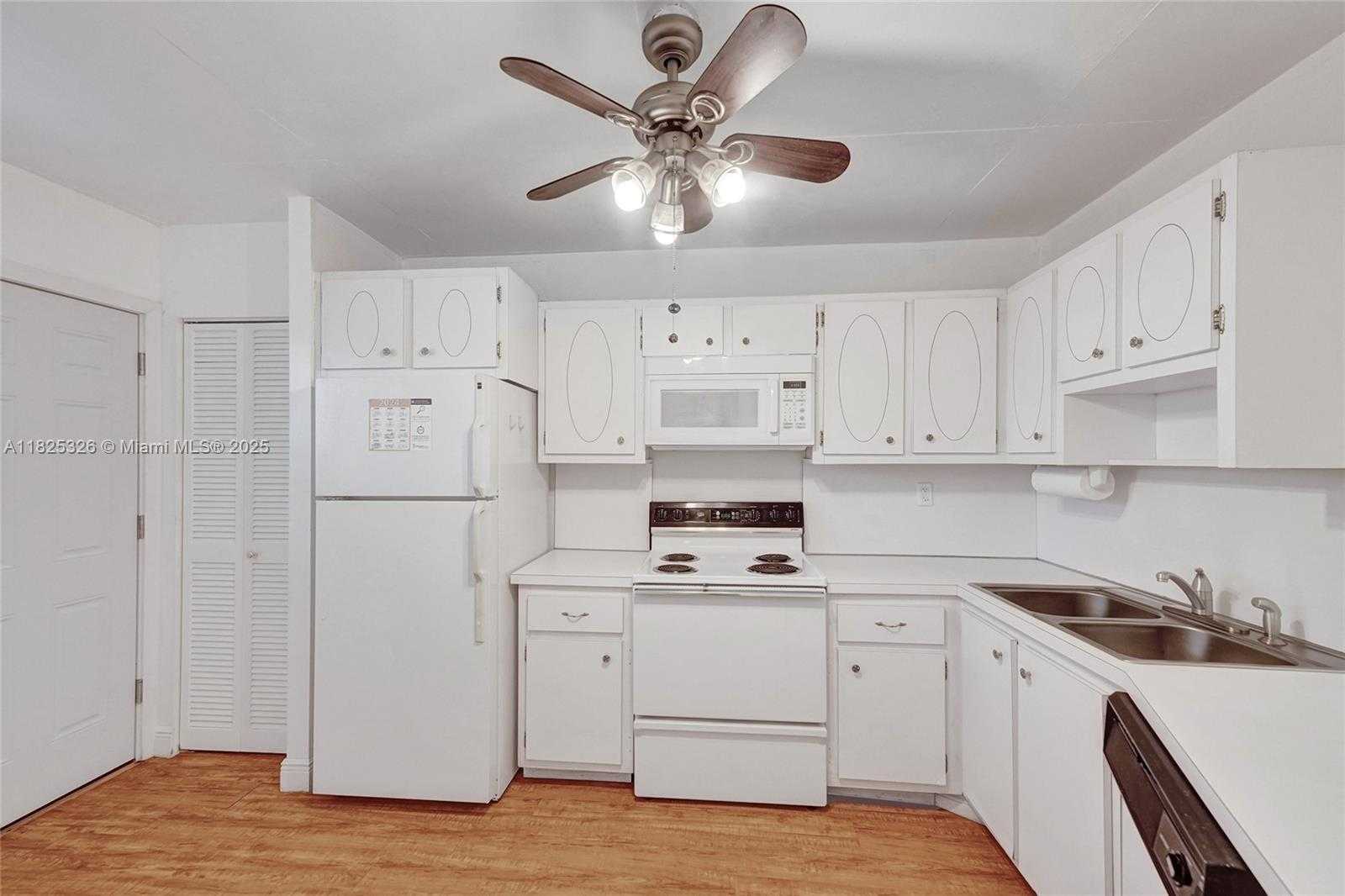 Small Image of 1750 NORTH EAST 191ST ST #106-1, Miami Number 17