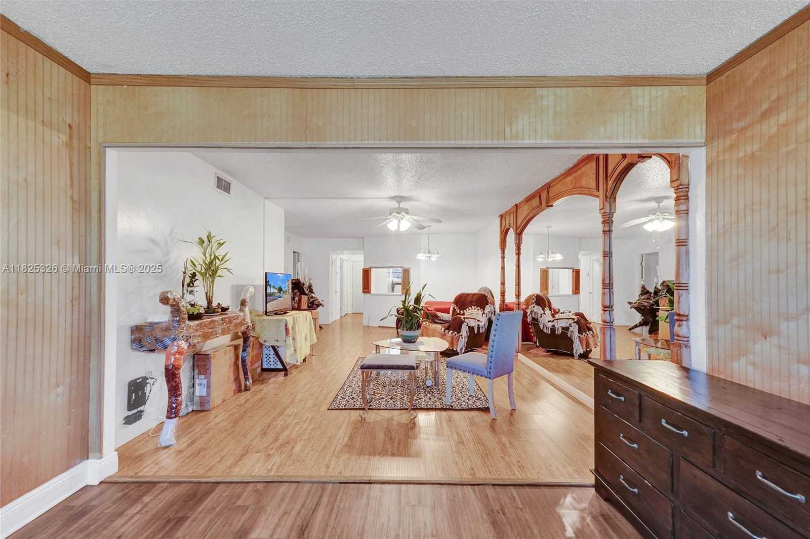 Small Image of 1750 NORTH EAST 191ST ST #106-1, Miami Number 2
