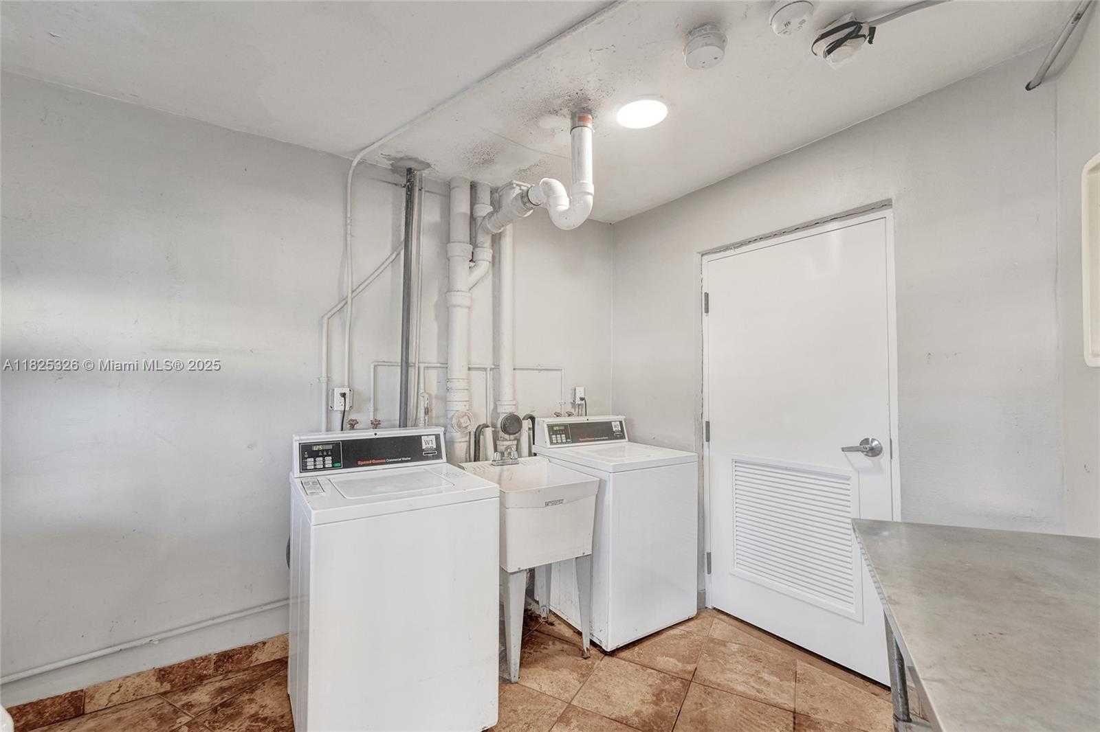 Small Image of 1750 NORTH EAST 191ST ST #106-1, Miami Number 22