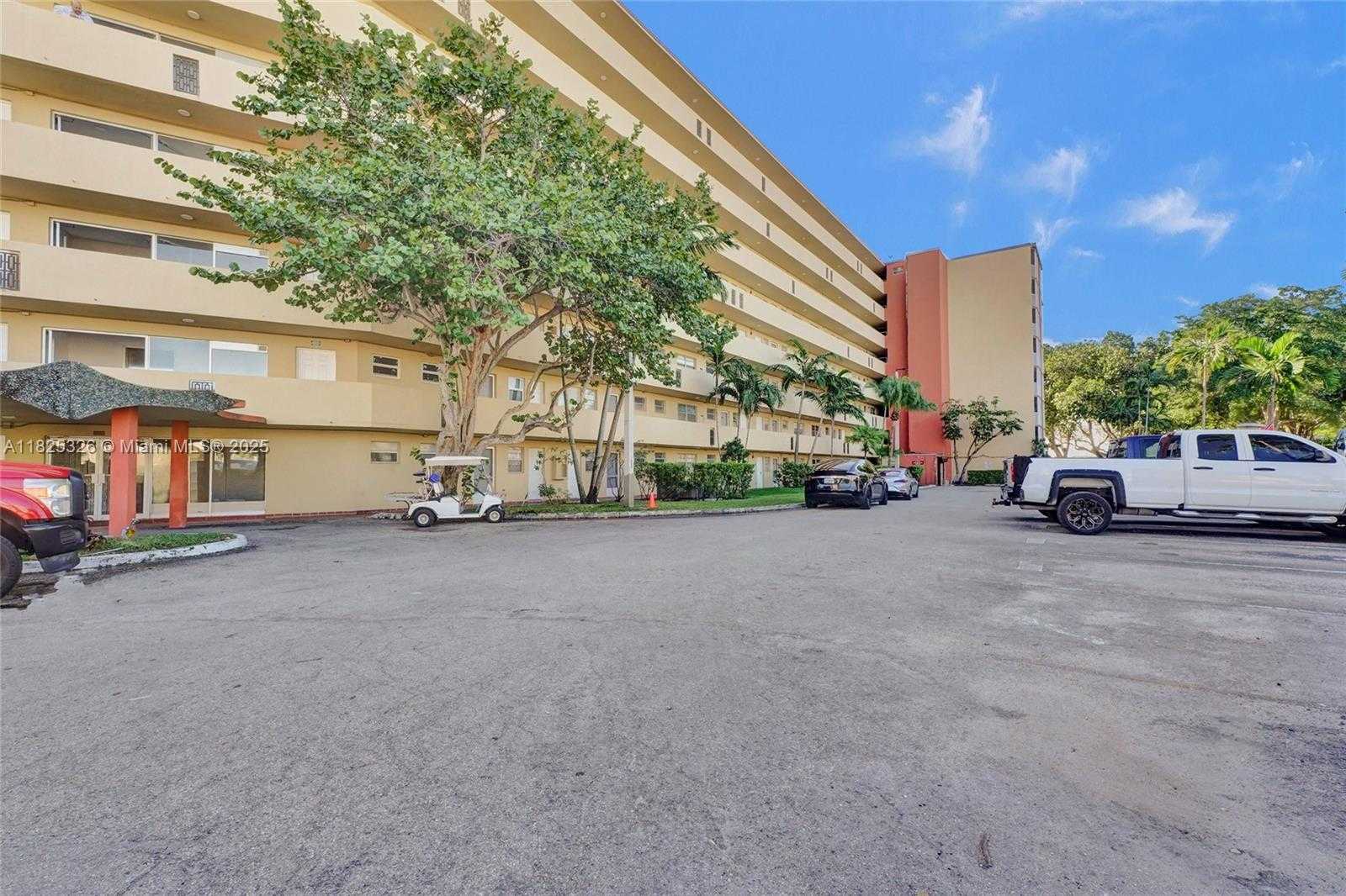 Small Image of 1750 NORTH EAST 191ST ST #106-1, Miami Number 23