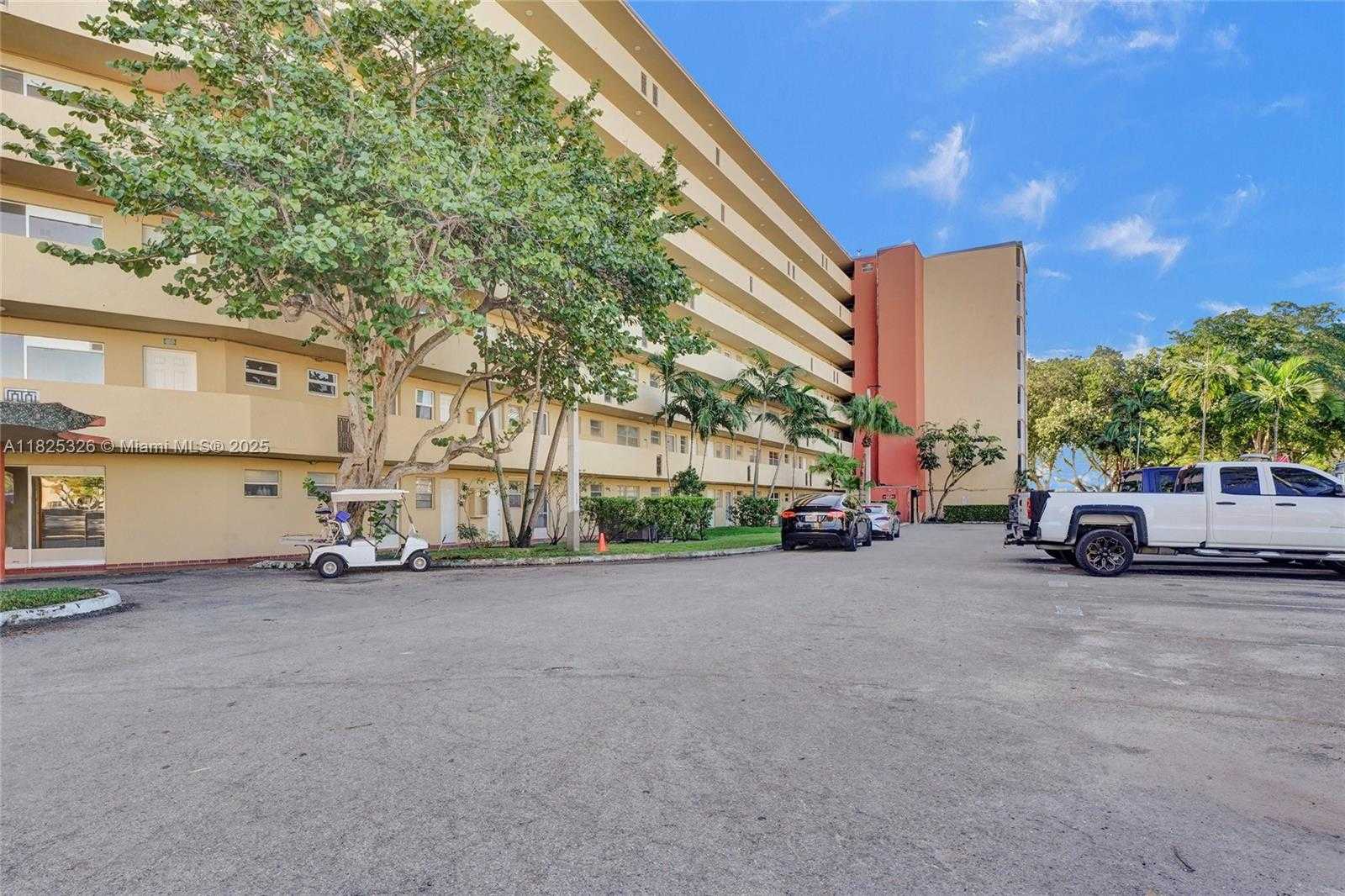 Small Image of 1750 NORTH EAST 191ST ST #106-1, Miami Number 24
