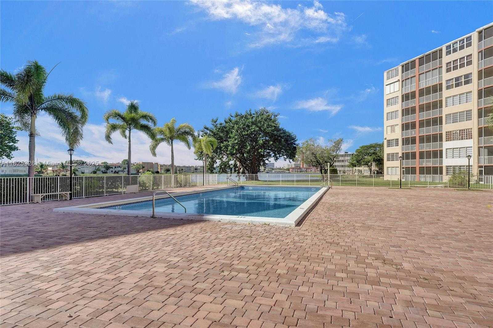 Small Image of 1750 NORTH EAST 191ST ST #106-1, Miami Number 26