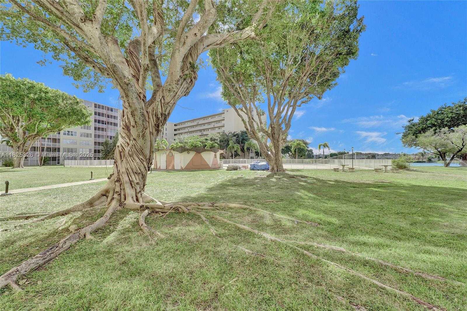 Small Image of 1750 NORTH EAST 191ST ST #106-1, Miami Number 27