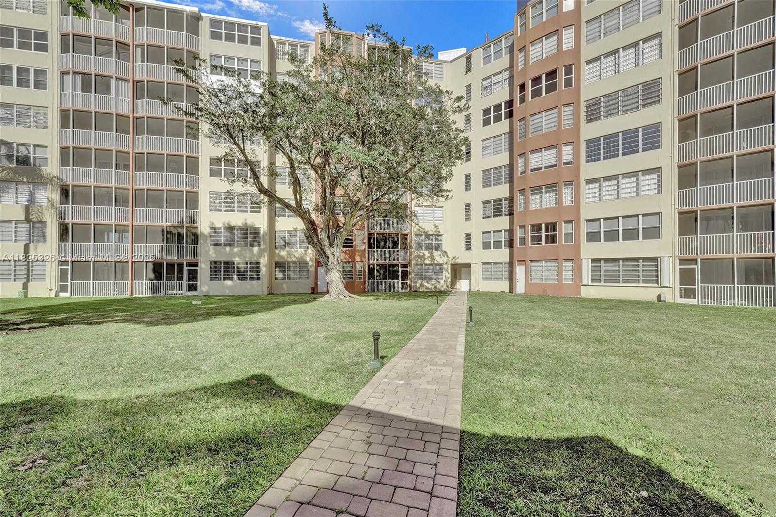 Small Image of 1750 NORTH EAST 191ST ST #106-1, Miami Number 28
