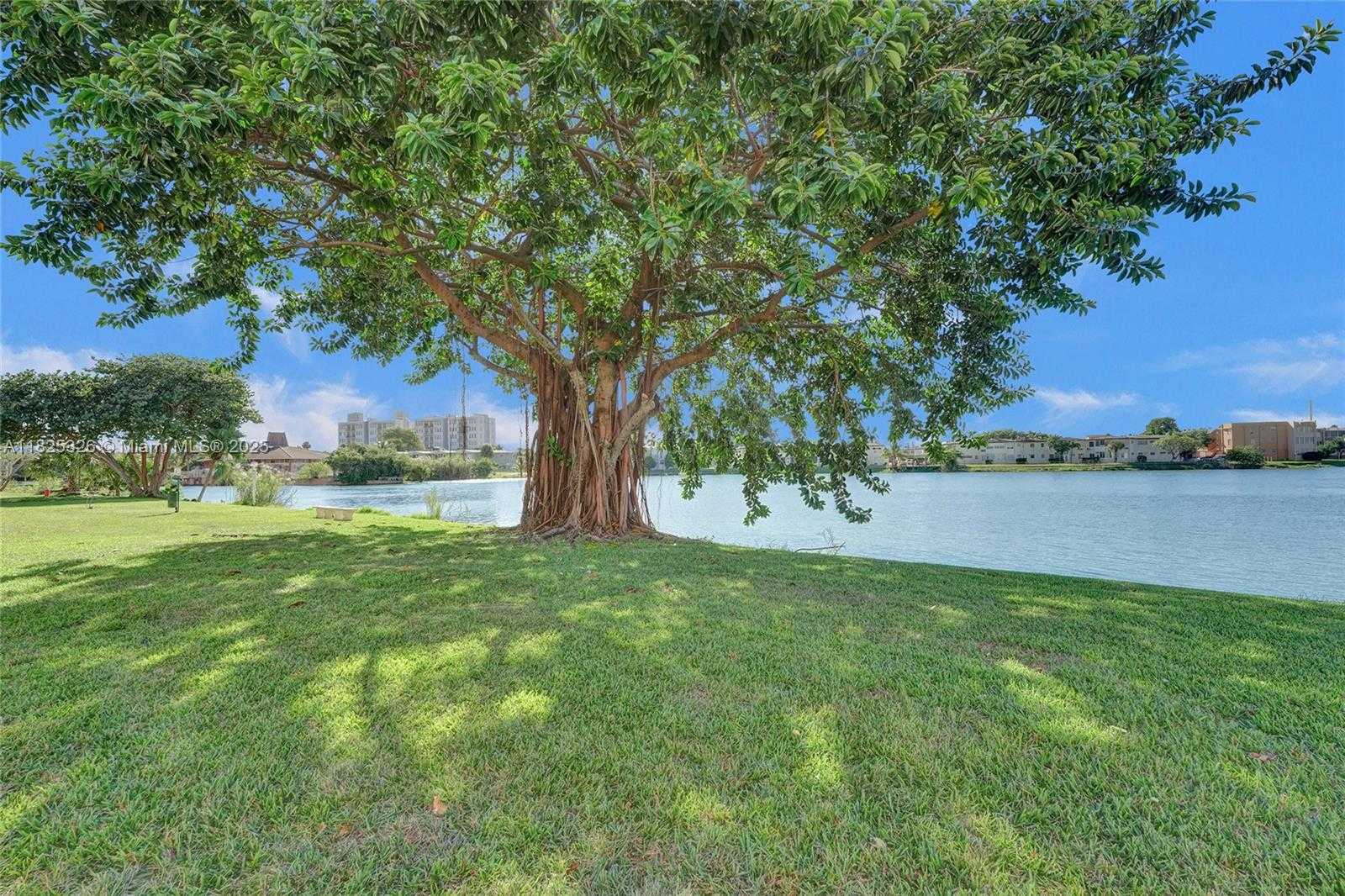 Small Image of 1750 NORTH EAST 191ST ST #106-1, Miami Number 29