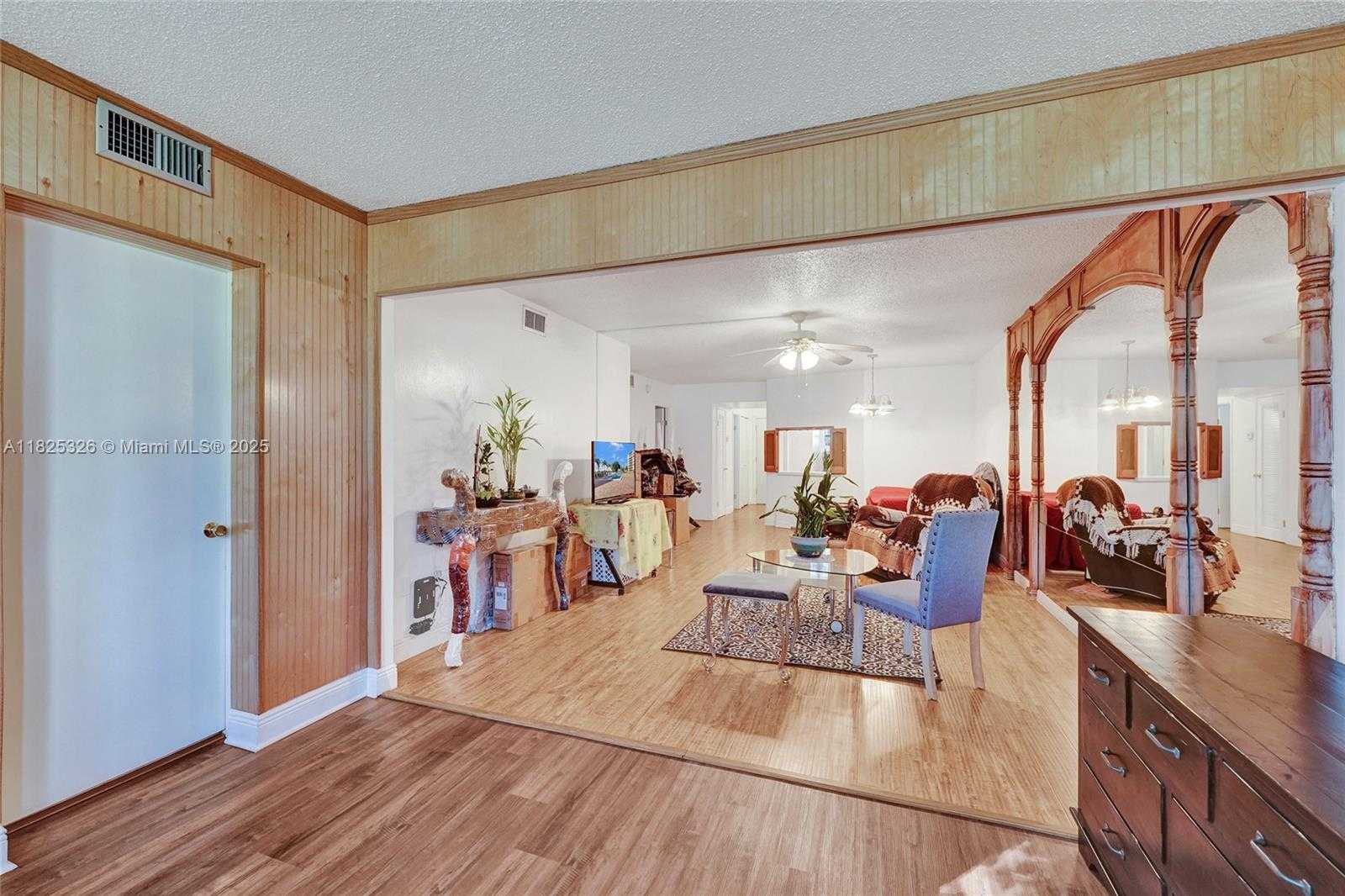 Small Image of 1750 NORTH EAST 191ST ST #106-1, Miami Number 3