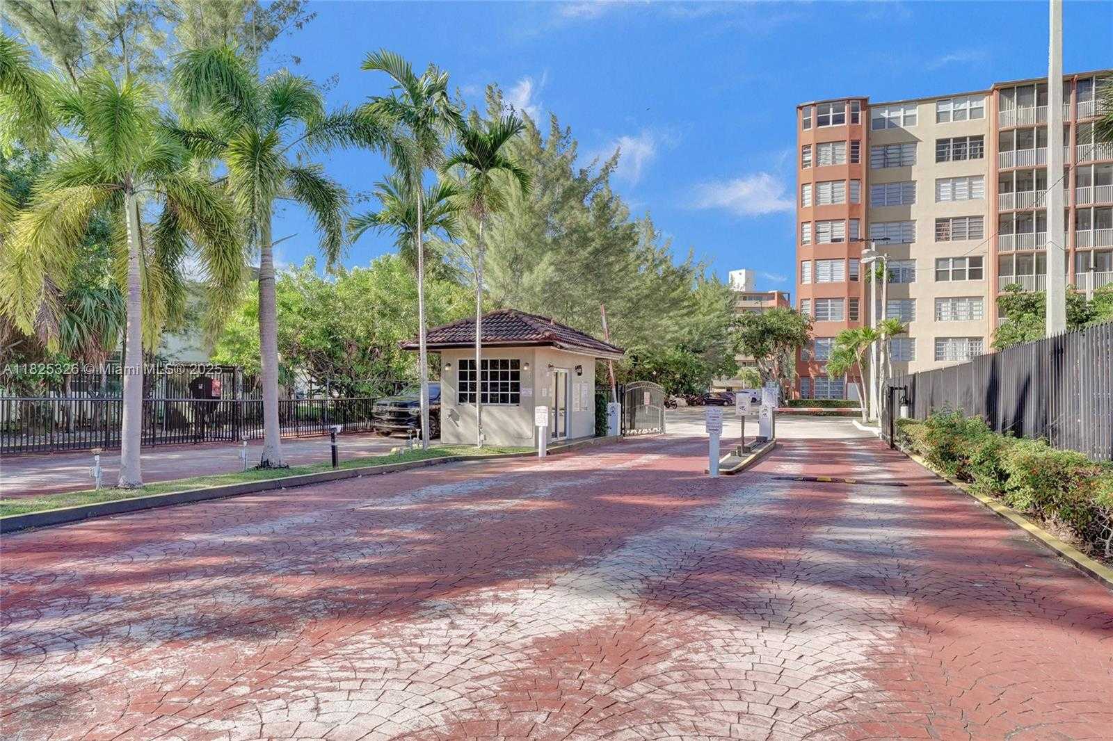 Small Image of 1750 NORTH EAST 191ST ST #106-1, Miami Number 30