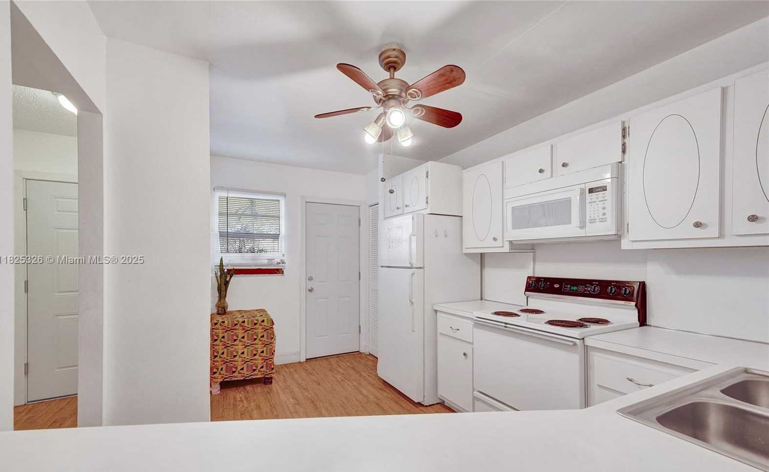 Small Image of 1750 NORTH EAST 191ST ST #106-1, Miami Number 6