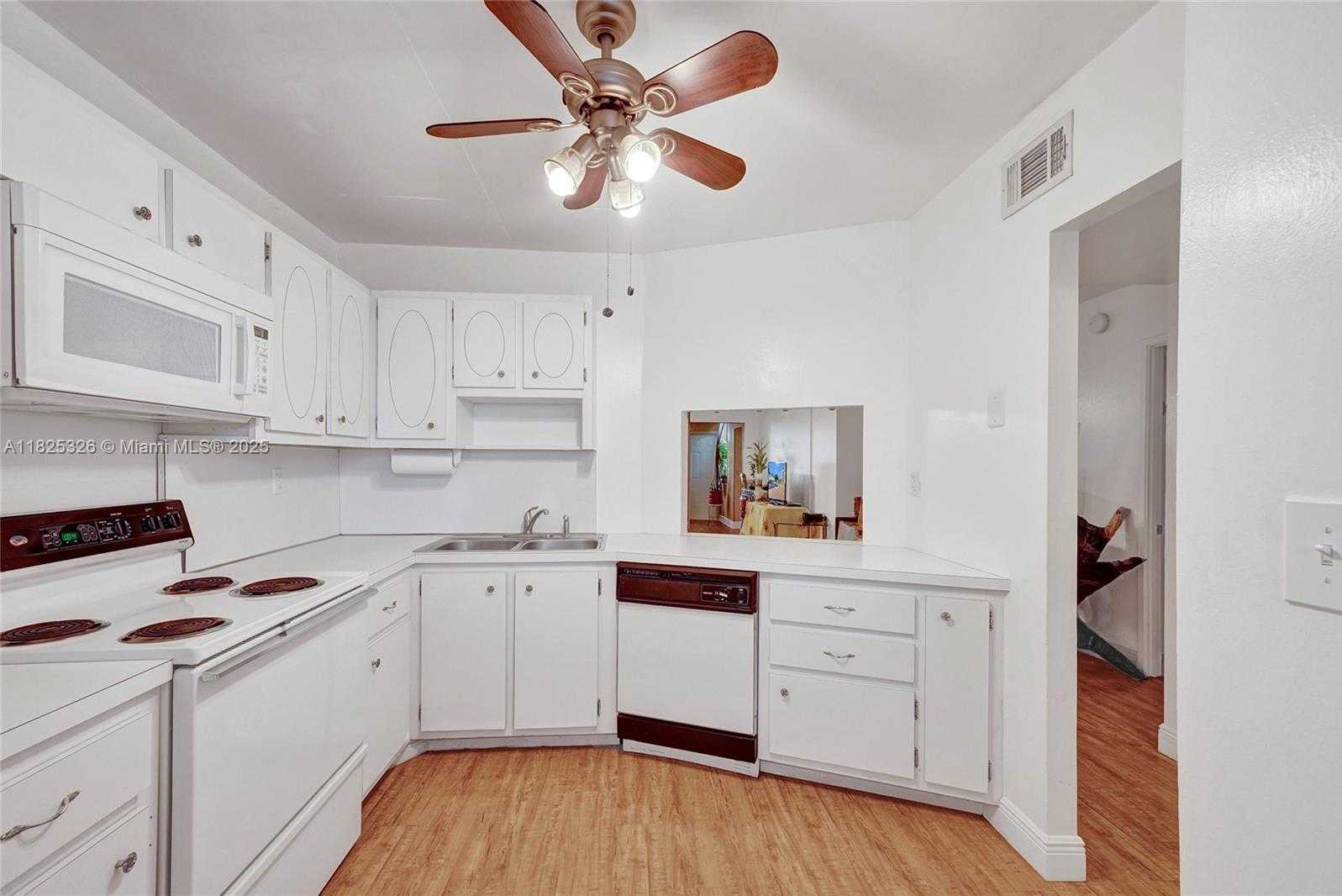 Small Image of 1750 NORTH EAST 191ST ST #106-1, Miami Number 7