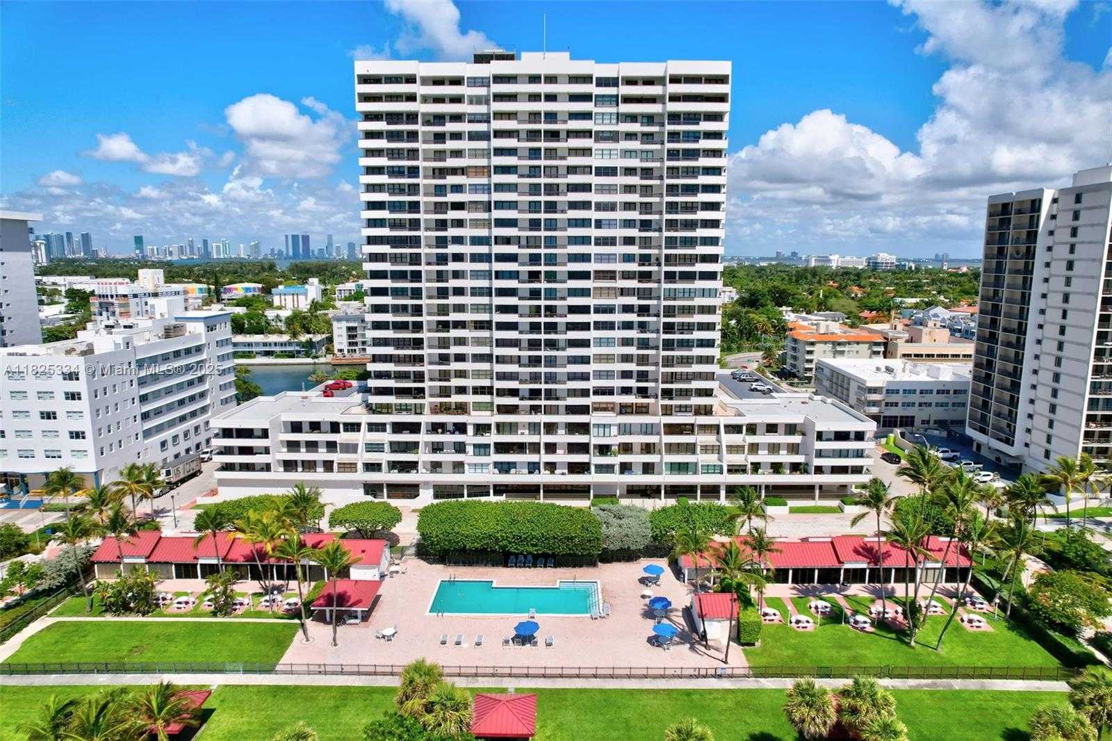 Small Image of 2555 COLLINS AVE #606, Miami Beach Number 12