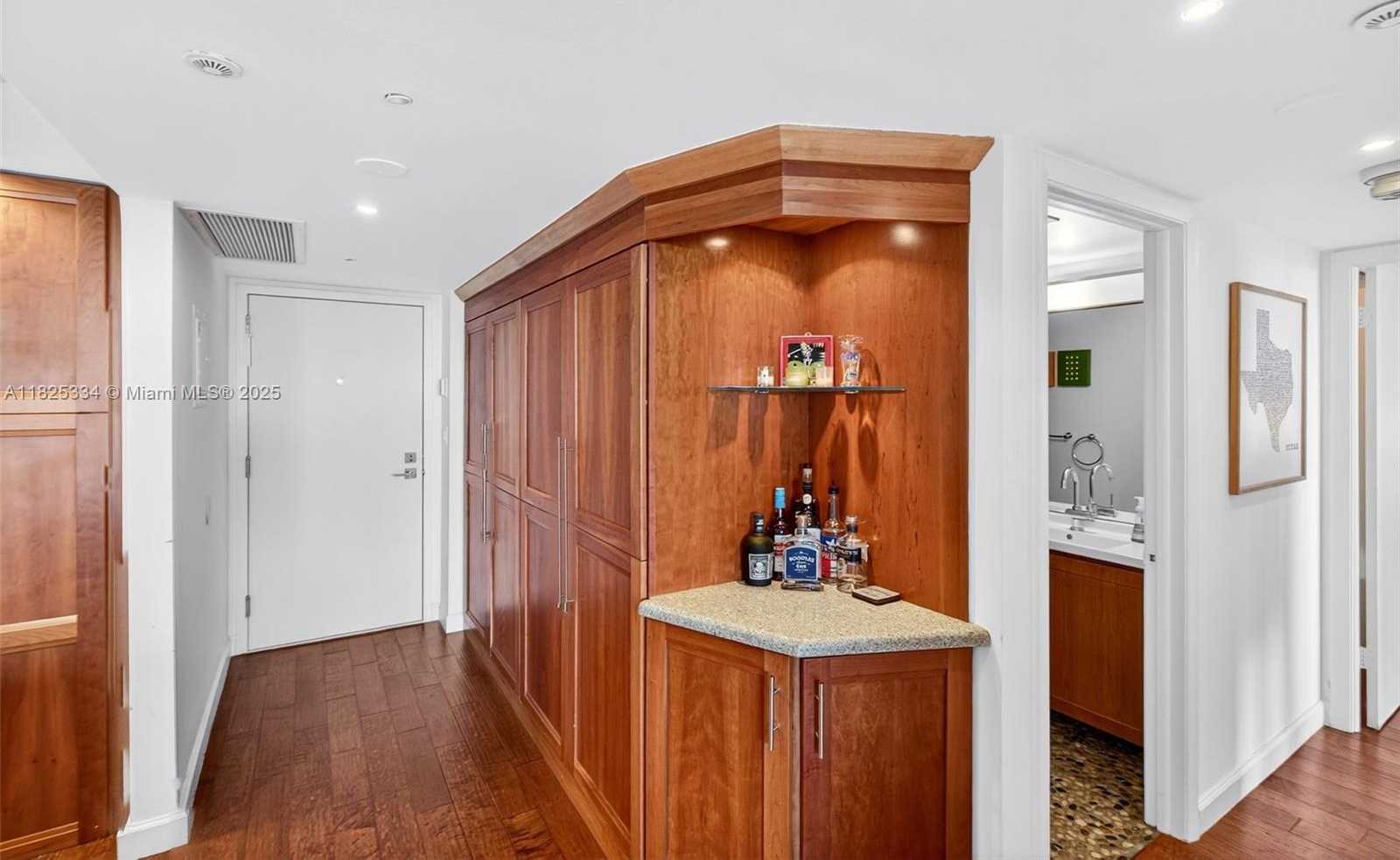Small Image of 2555 COLLINS AVE #606, Miami Beach Number 20