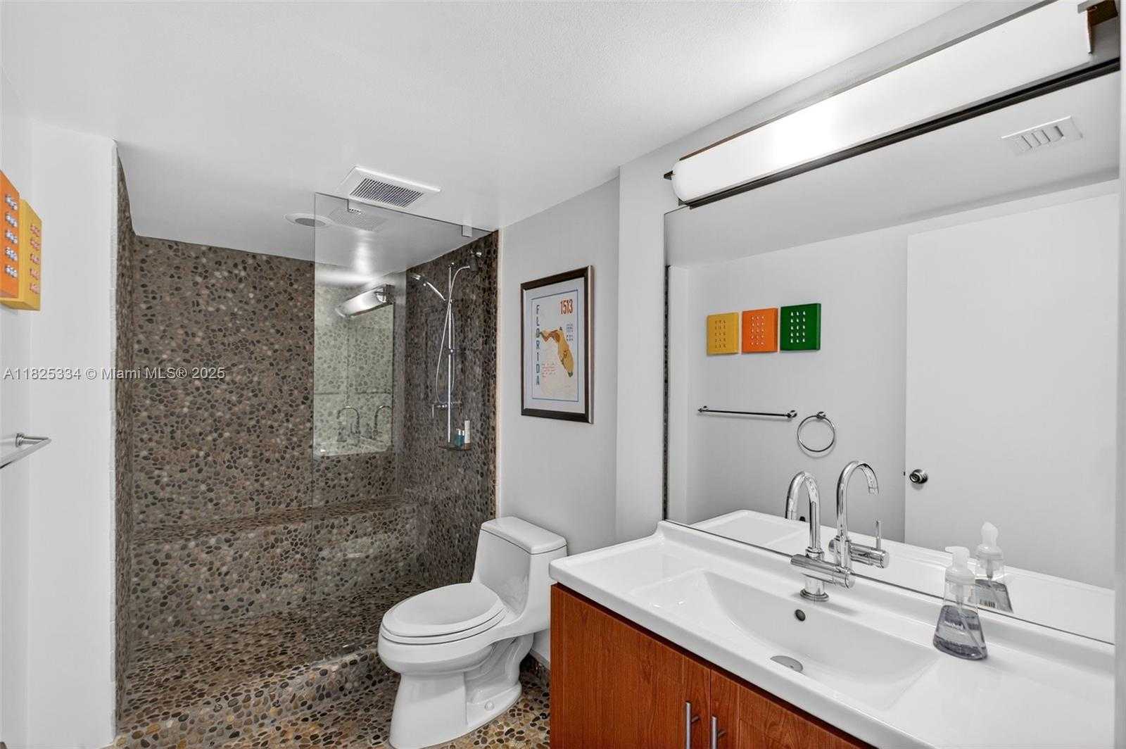 Small Image of 2555 COLLINS AVE #606, Miami Beach Number 23