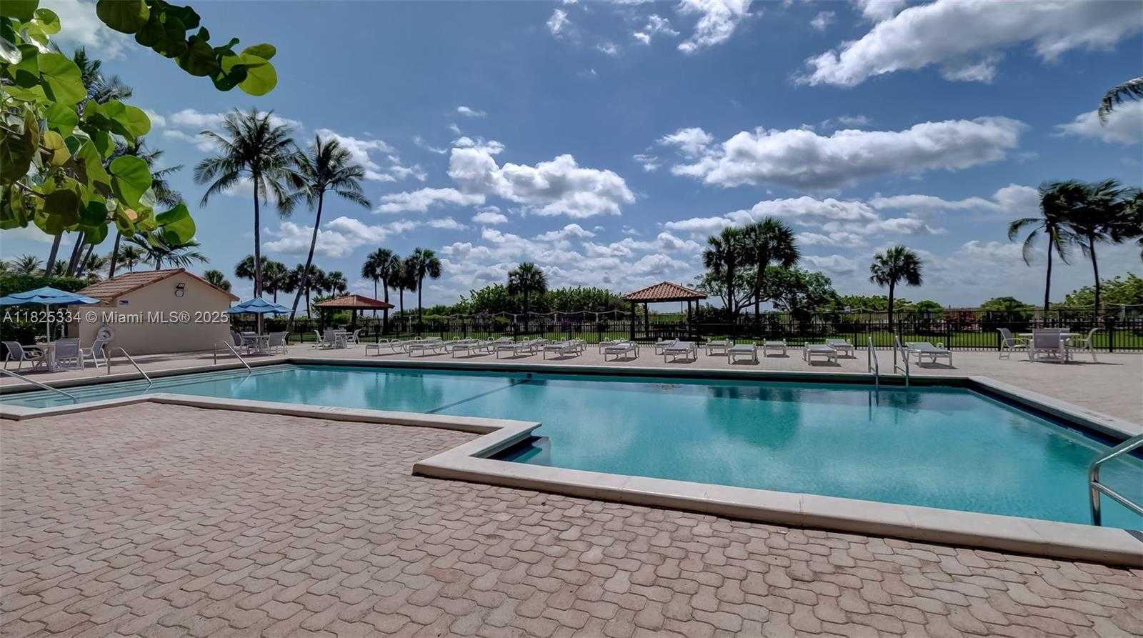 Small Image of 2555 COLLINS AVE #606, Miami Beach Number 25