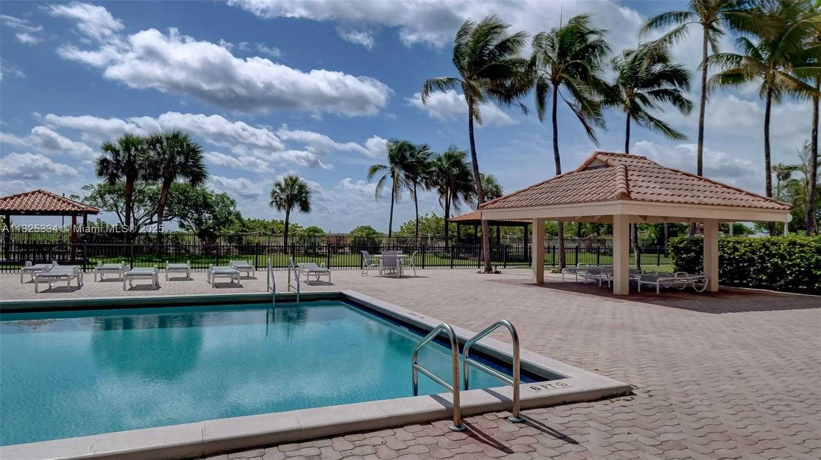 Small Image of 2555 COLLINS AVE #606, Miami Beach Number 26