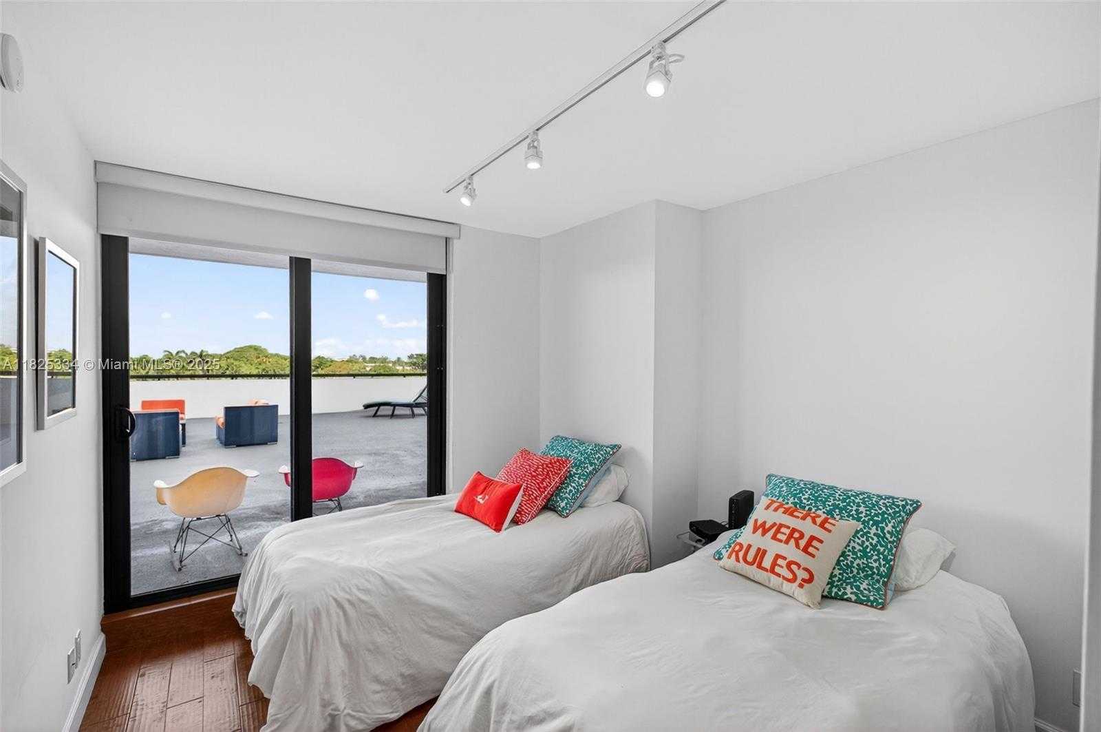 Small Image of 2555 COLLINS AVE #606, Miami Beach Number 27