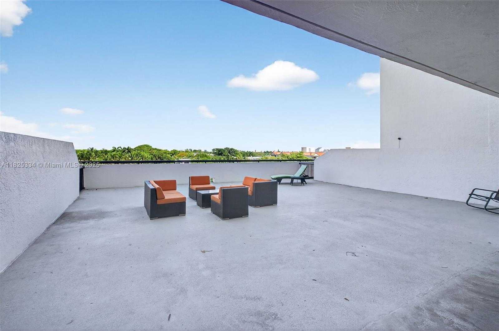 Small Image of 2555 COLLINS AVE #606, Miami Beach Number 41