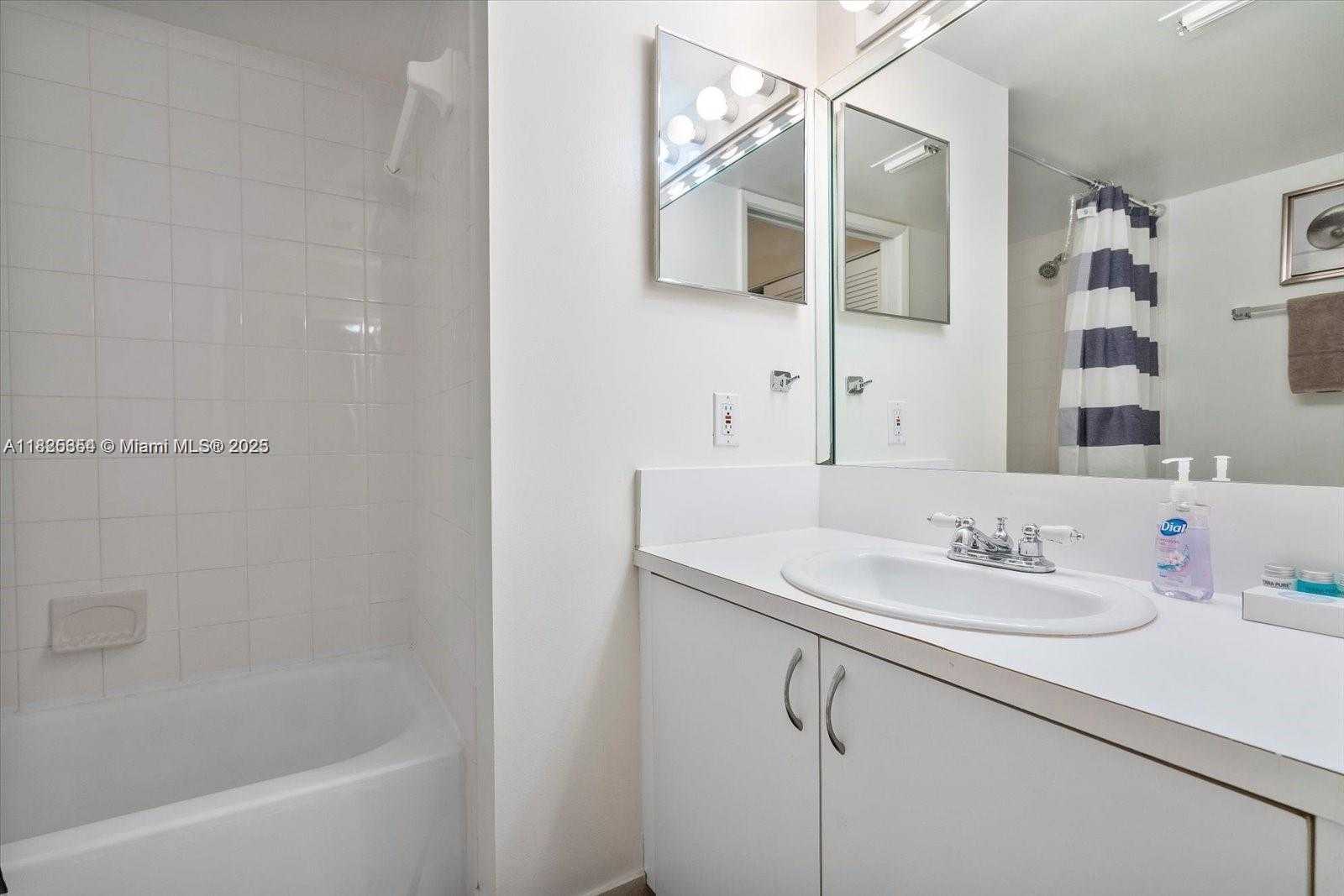 Small Image of 19601 EAST COUNTRY CLUB DR #7101, Aventura Number 15