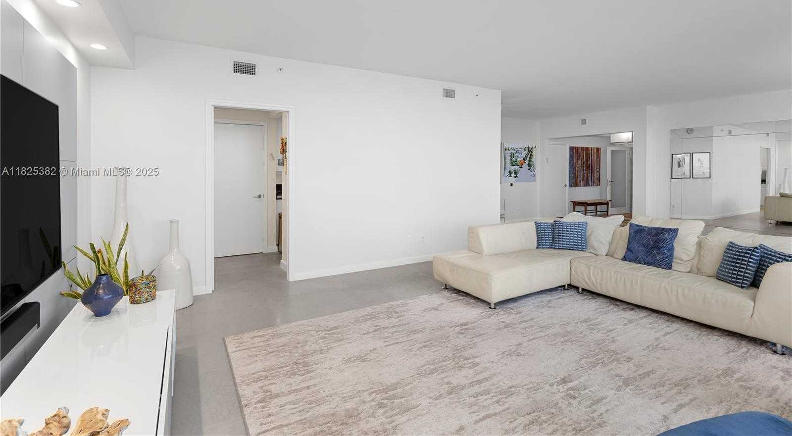 Small Image of 21200 POINT PL #2602, Aventura Number 13