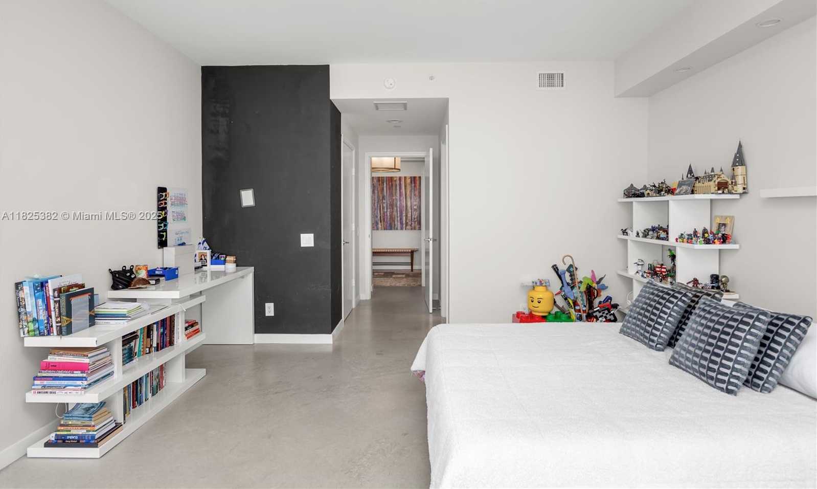 Small Image of 21200 POINT PL #2602, Aventura Number 28
