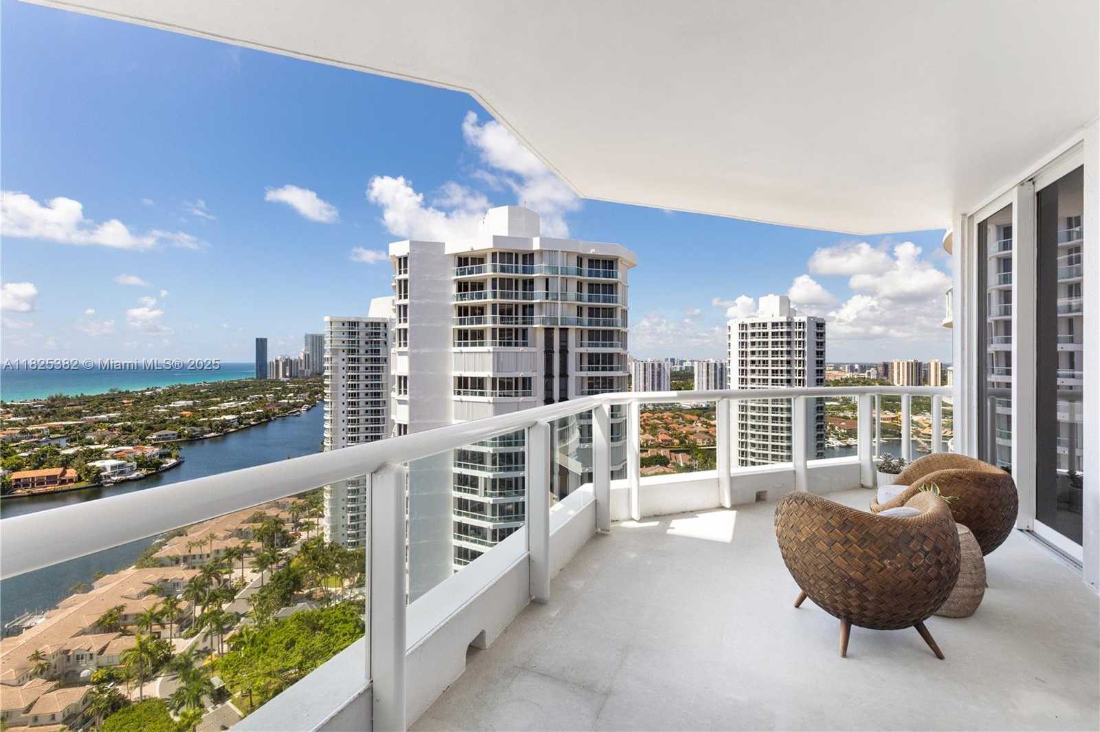 Small Image of 21200 POINT PL #2602, Aventura Number 4
