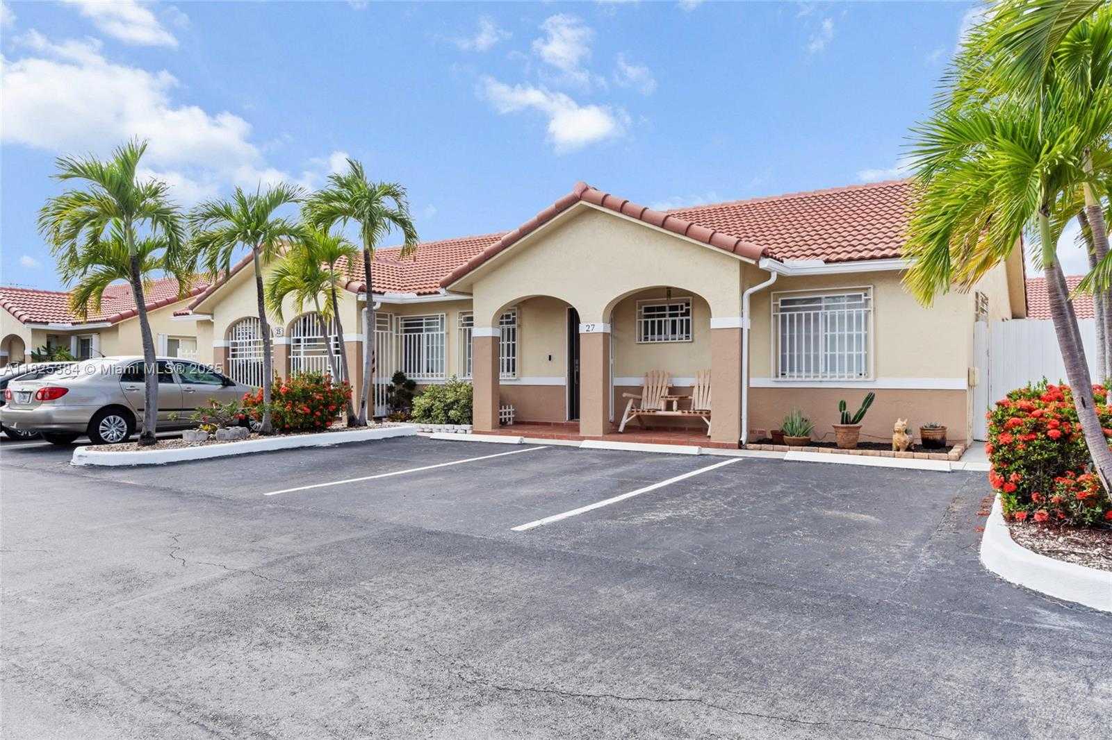 Small Image of 7101 WEST 24TH AVE #27, Hialeah Number 3