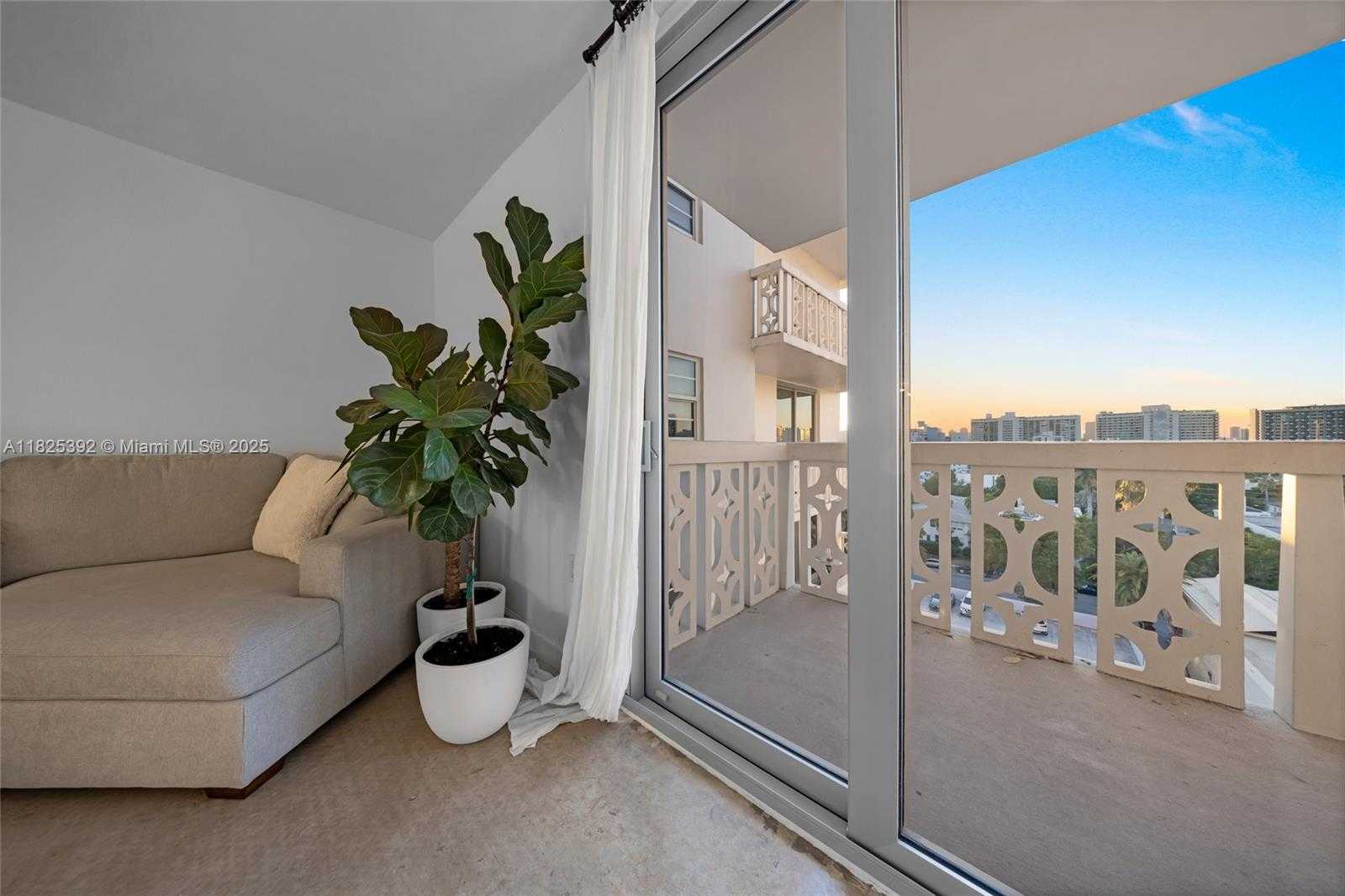 Small Image of 1020 MERIDIAN AVE #816, Miami Beach Number 6