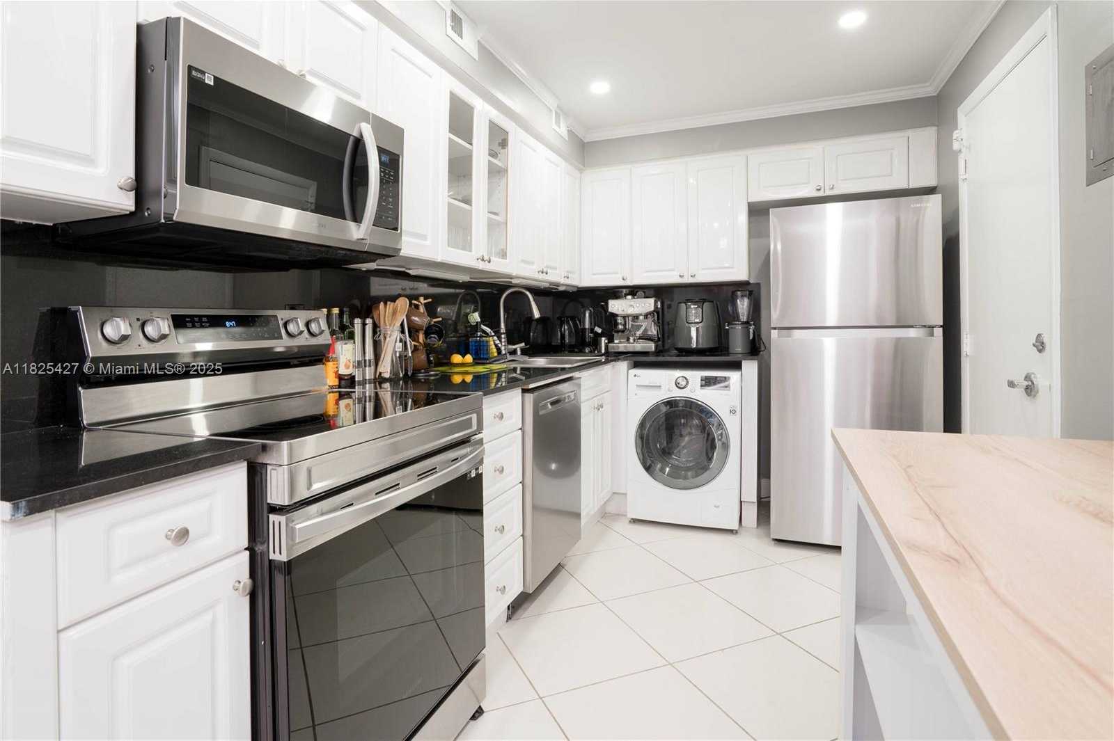 Small Image of 6770 INDIAN CREEK DR #14C, Miami Beach Number 10