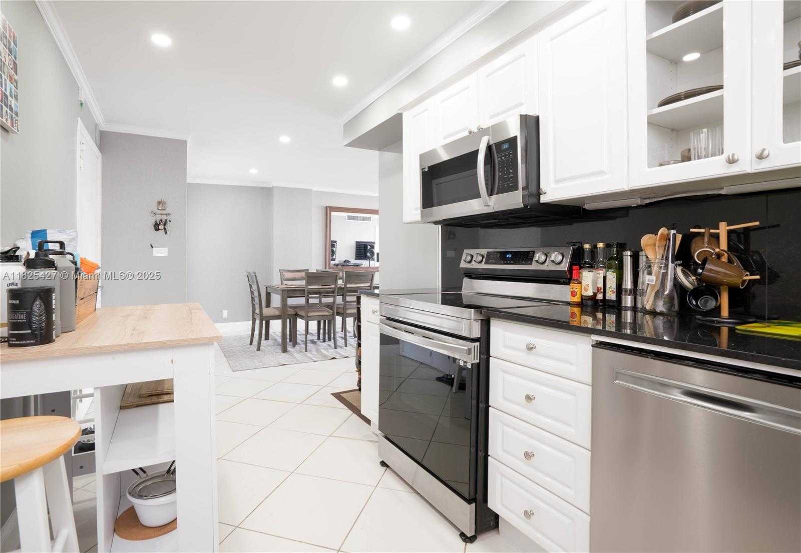 Small Image of 6770 INDIAN CREEK DR #14C, Miami Beach Number 11